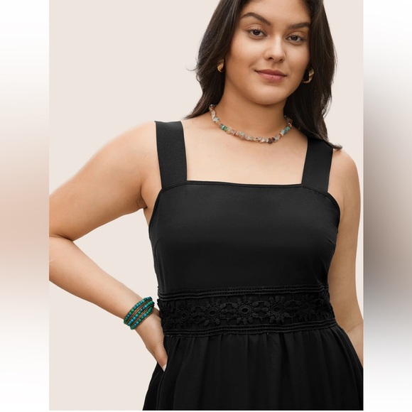 BloomChic Plain Elastic Waist Cut Out Lace Patchwork Dress - Picture 3 of 5